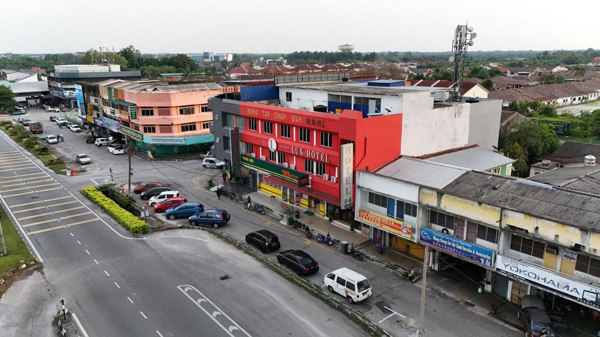 Lux Hotel Teluk Intan Esterno foto