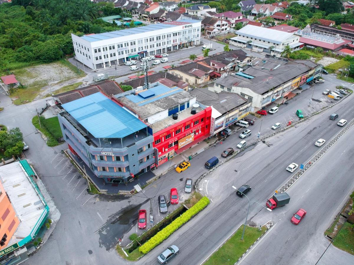 Lux Hotel Teluk Intan Esterno foto