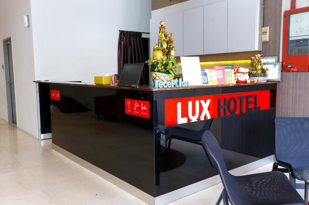 Lux Hotel Teluk Intan Esterno foto